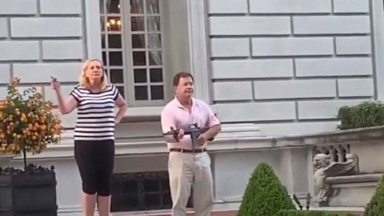 Gratie voor Amerikaans koppel dat met geweren zwaaide tijdens Black Lives Matter-betoging (video)