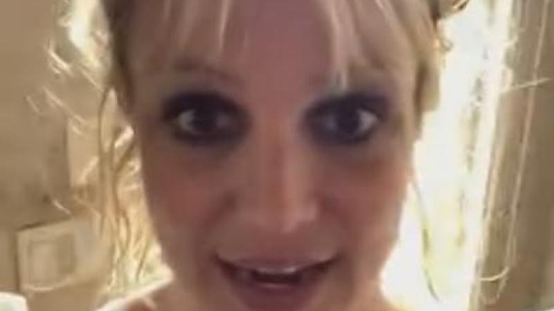 BIZAR. Britney Spears in de wolken met eigen aankoop van iPad: «Een mijlpaal!» (video)