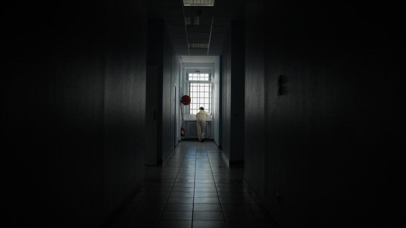 BIZAR. Onschuldige dakloze gecolloqueerd en twee jaar opgesloten nadat hij verward werd met gezochte misdadiger