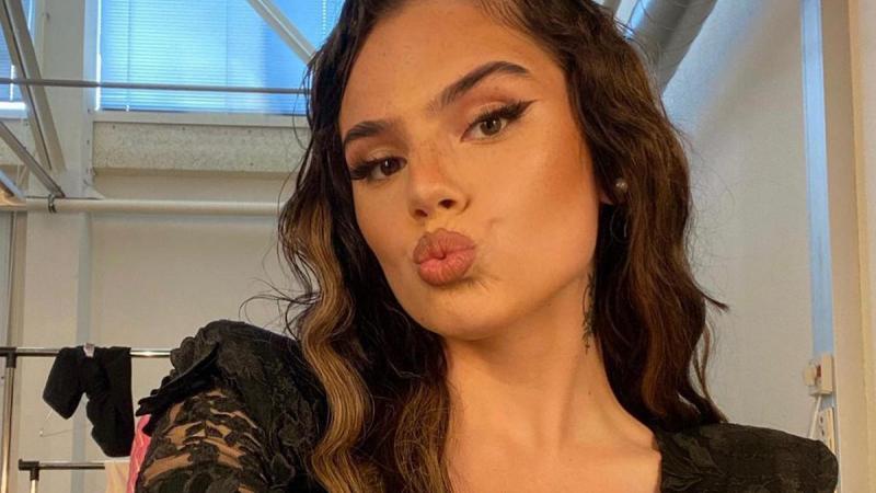 Famke Louise onthult EINDELIJK dat ze samen is met deze ‘Love Island’-deelnemer (foto)