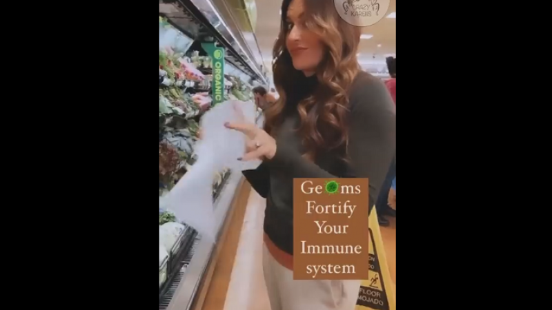 Vrouw shockeert supermarktshoppers met vieze gewoonte: «Versterkt je immuunsysteem» (video)