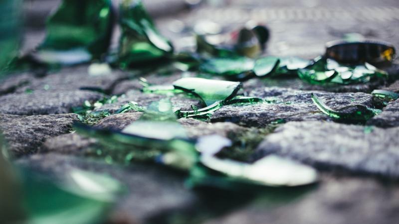 LIFEHACK. Scherven brengen geluk en zo ruim je ze op