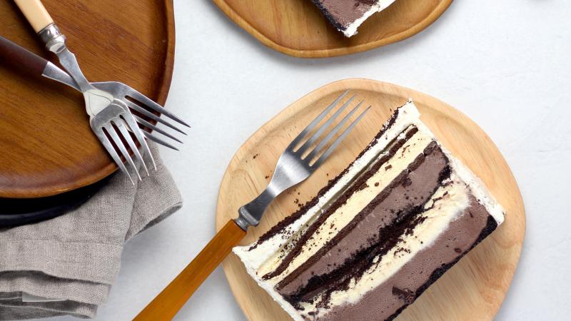 BIZAR. Helikopterpiloot landt onaangekondigd midden in Canadees dorp om ijstaart