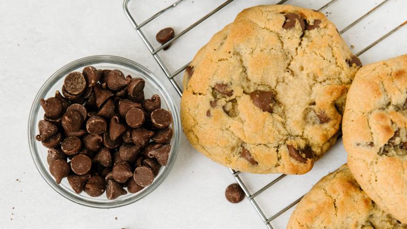 Met dit recept bak je binnen een minuut een overheerlijk koekje
