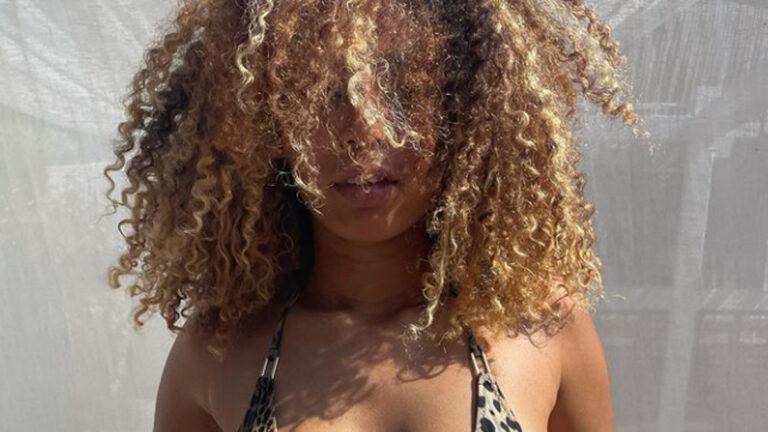 Dochter (22) van Mel B straalt in bikini. Fans geloven hun ogen niet: “Je lijkt zó hard op je mama!” (foto)
