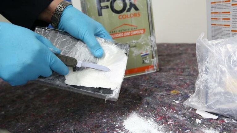 Man rijdt wekenlang rond met 400.000 euro aan coke in auto, maar «wist daar niets van»