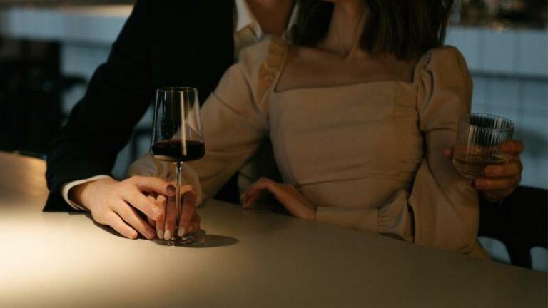 Vrouw gechoqueerd wanneer Tinderdate DIT meebrengt: «Ik wist niet of ik moest huilen of weglopen»