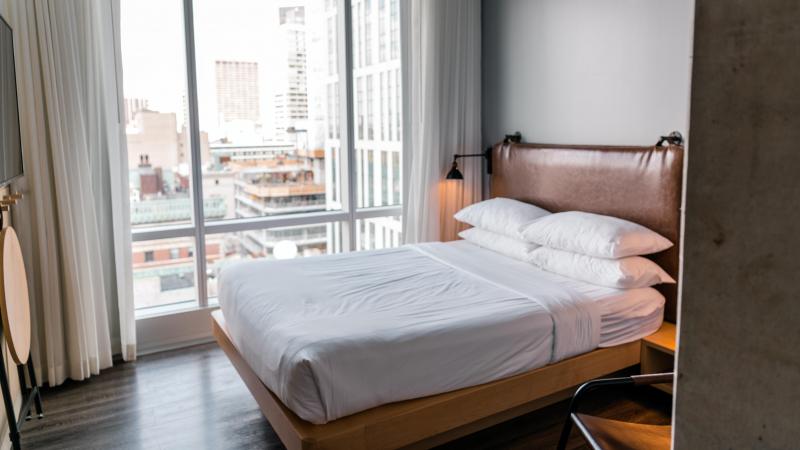 Zo vind je verborgen camera’s in je Airbnb of hotelkamer