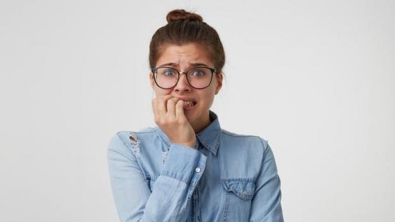 Ergerlijk maar onweerstaanbaar: waarom friemelen we ?