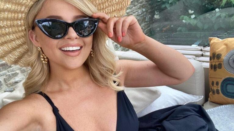 Actrice toont hoe ze haar borsten maar moeilijk onder controle kan houden: “Ik vind geen gepaste bikini” (foto’s)