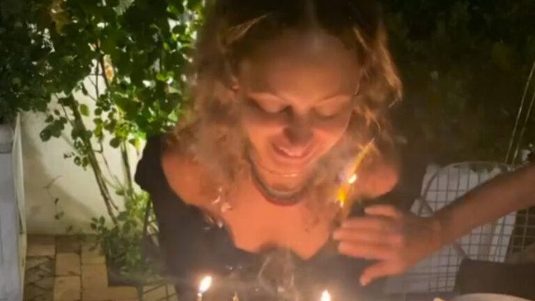 Realityster Nicole Richie begaat stevige blunder op haar verjaardag. Fans reageren: “Da’s heet!” (video)