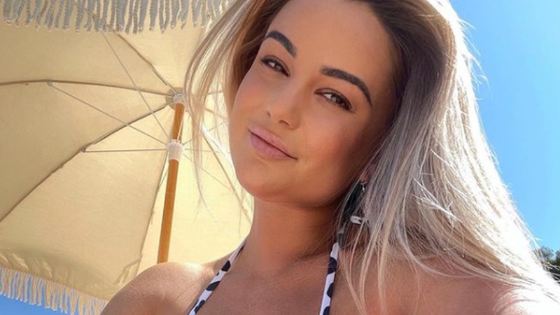 Model twijfelde om deze eerlijke bikinifoto te delen, maar doet het nu toch: “Zo zien lichamen er óók uit” (foto)
