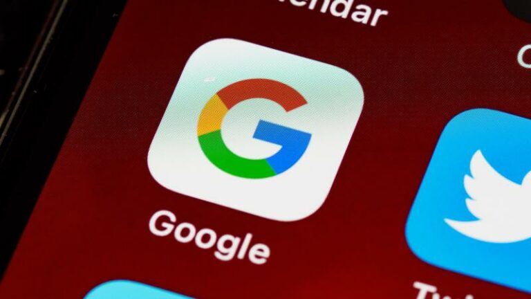 Deze komiek wordt de Vlaamse stem van Google Assistent