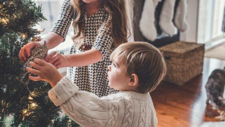 Wetenschap bewijst: nu al je kerstversiering ophangen maakt je gelukkiger