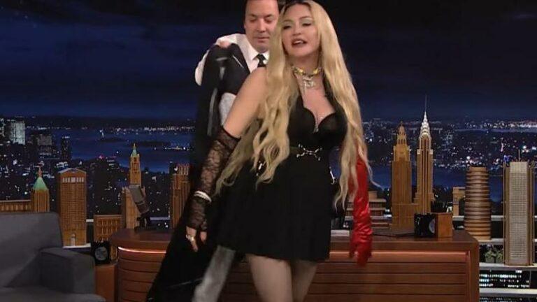 Madonna trekt rokje omhoog tijdens talkshow: «Ze is hier te oud voor geworden» (video)