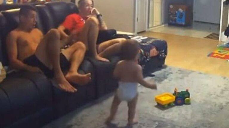 Koppel filmt toevallig eerste stapjes van baby. Hun reactie? Hartverwarmend! (video)