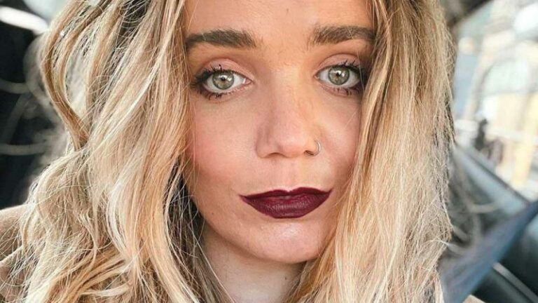 Dochter van Jeremy Clarkson deelt naaktfoto: «Ik was doodsbang om dit te posten, maar ik vind het belangrijk»