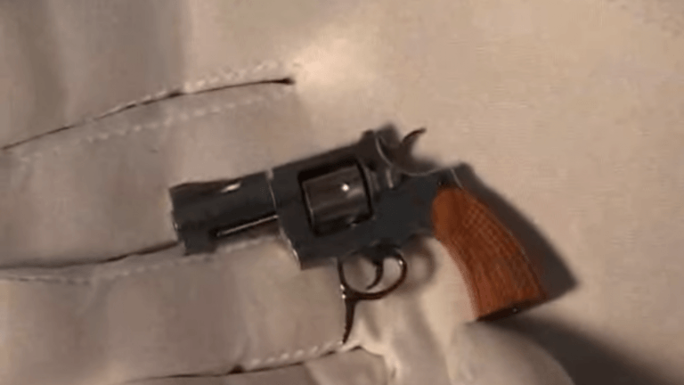 BIZAR. Maak kennis met ‘s werelds allerkleinste revolver (video)