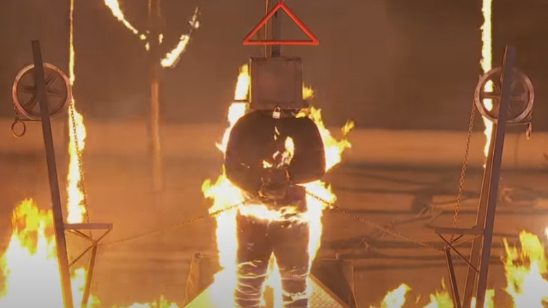 Extreme stunt gaat compleet mis: bekende waaghals zwaargewond afgevoerd (video)