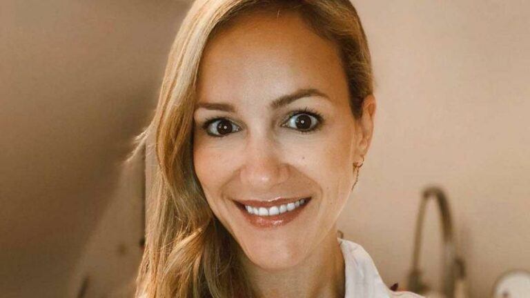 Elisabet uit ‘De Mol’ bevallen van derde kindje: «Een droom van een baby» (foto)