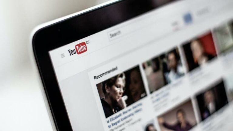 HUH. Moeten we binnenkort betalen voor YouTube?