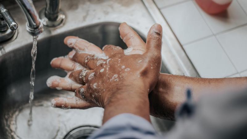 OEPS. Zijn mannen écht minder proper dan vrouwen?