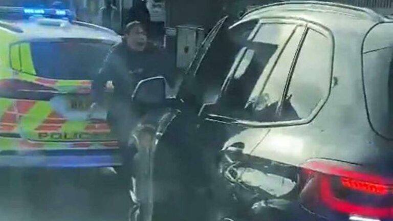 Agente schreeuwt het uit wanneer collega te laat remt en haar aanrijdt: «Vreselijk!» (video)