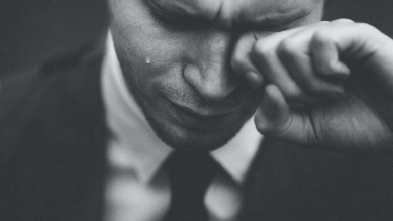 CRY BABY. Ja hoor, mannen zijn net zo emotioneel als vrouwen