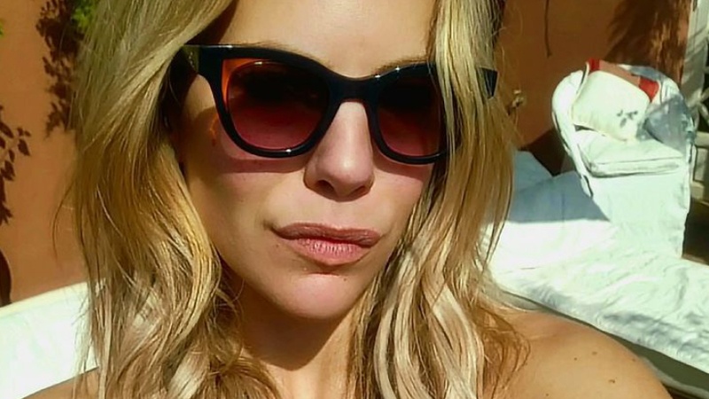 Eline De Munck geniet in bad. Volgers lovend over prachtige plaatjes: “Zaaaaaalig!” (foto’s)