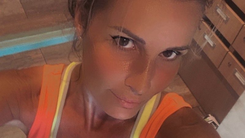 Joke van de Velde poseert poedelnaakt: “Mama’s hoeven hun lichaam niet te verschuilen”