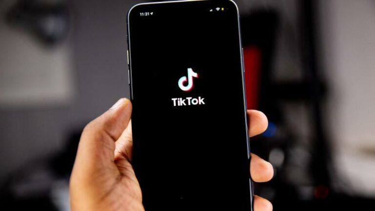 Britse politie waarschuwt voor DEZE nieuwe TikTok-trend: «Beangstigend, asociaal en illegaal»