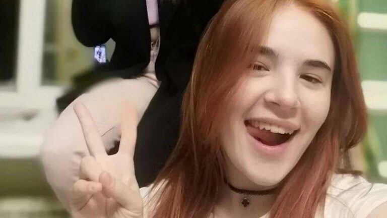 Model krijgt celstraf nadat ze DEZE gewaagde foto vlakbij Kremlin deelt