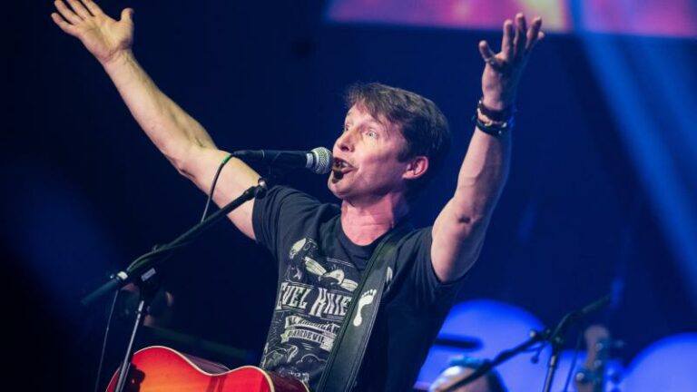 Opvallend: superster James Blunt doet auditie in Duitse ‘The Voice’ (video)