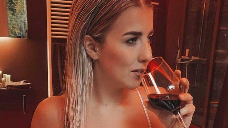 Laura uit ‘Blind Getrouwd’ viert verjaardag met bikinifoto in wellness: «Net wat ik nodig had»