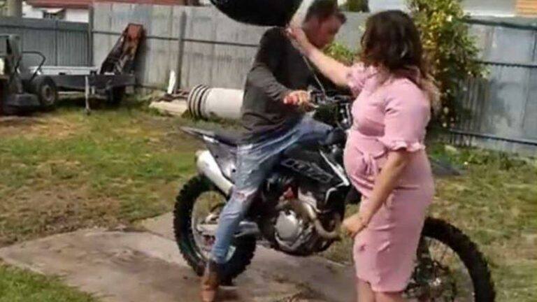 Gender reveal met motorfiets gaat (bijna) stevig fout: «Grootste blunder die ik ooit gezien heb» (video)