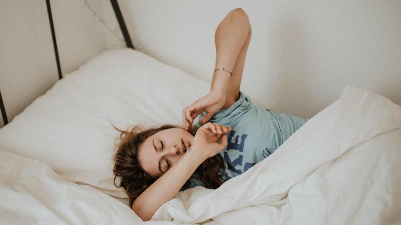 Moeite met opstaan? Zo word je gegarandeerd energiek wakker
