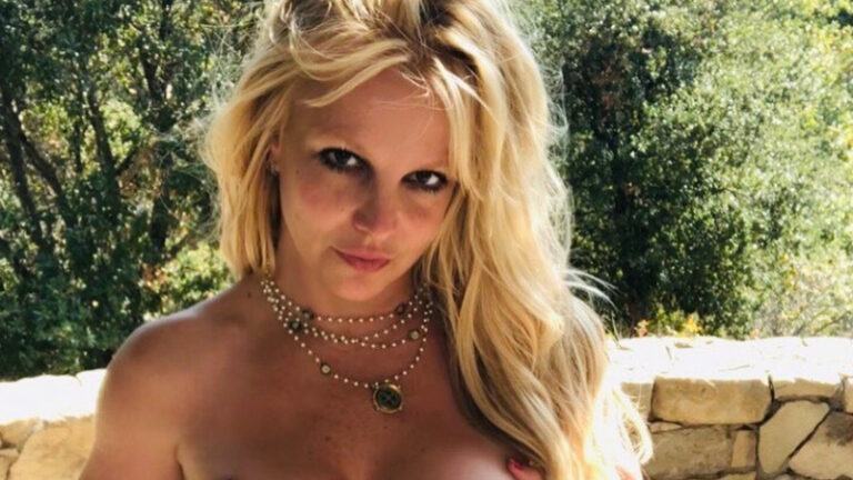 Halfnaakte Britney Spears poseert in sexy ondergoed. Reacties stromen binnen: “Iconisch!” (foto’s)