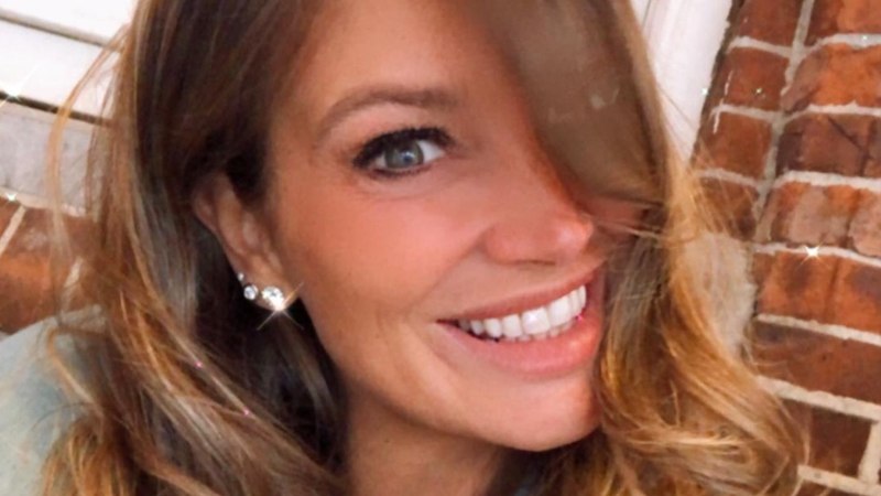 Véronique De Kock geniet in bikini van de zon. Volgers lovend: “Knappe vrouw!” (foto’s)