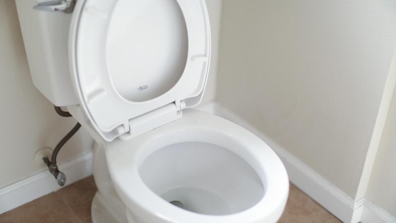 Van deze ingeburgerde toiletgewoonte krijg je aambeien