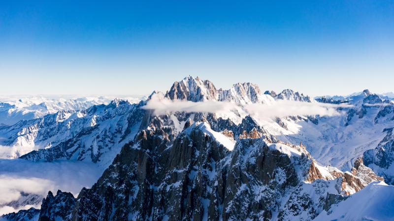 BIZAR. Vinder van kist vol edelstenen op Mont Blanc krijgt na acht jaar eindelijk zijn deel