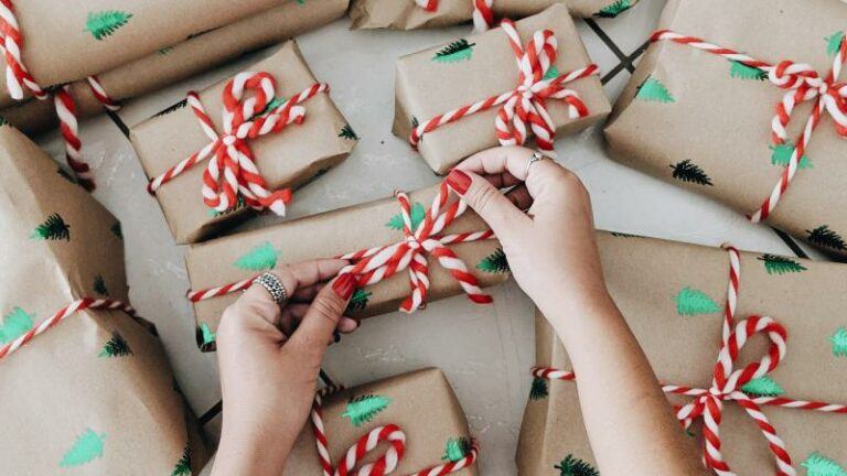 LIFEHACK. Verpakpaniek? Vijf tips om je cadeau prachtig én origineel te verpakken