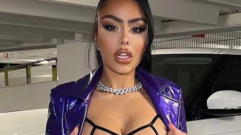 Influencer krijgt kritiek op lingeriefoto in parkeergarage: «Dat is ongepast in het openbaar»