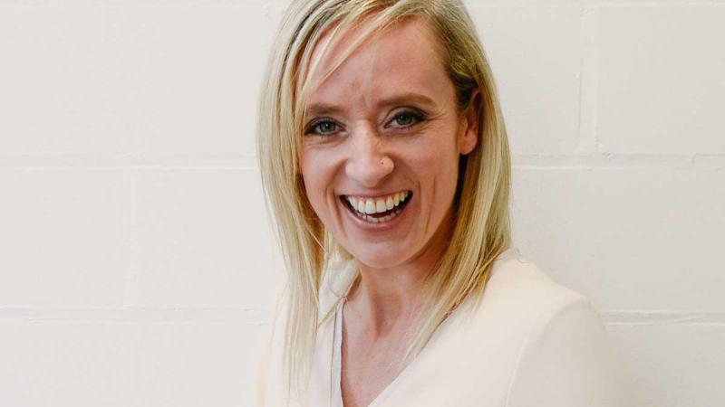 ‘Thuis’-actrice Vanya Wellens openhartig: «Hij had geen zin om als koppel naar buiten te komen»