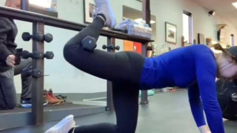 Vrouw in fitness betrapt collega die foto van haar achterwerk maakt: «Ik walg van hem!» (video)