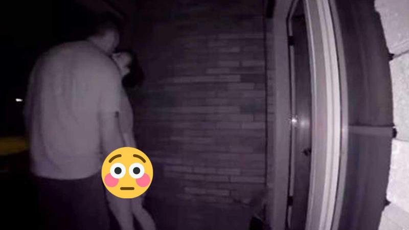 Vrouw betrapt man met halfnaakte minnares: «En dat voor de camera die hij zelf installeerde…» (video)