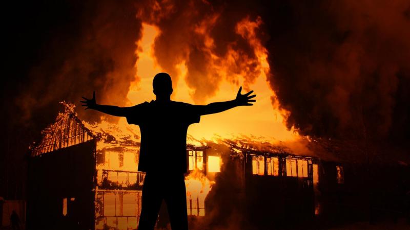 BIZAR. Bijna hele korps stapt op na aanstelling veroordeelde pyromaan als brandweercommandant: «Walgelijk»