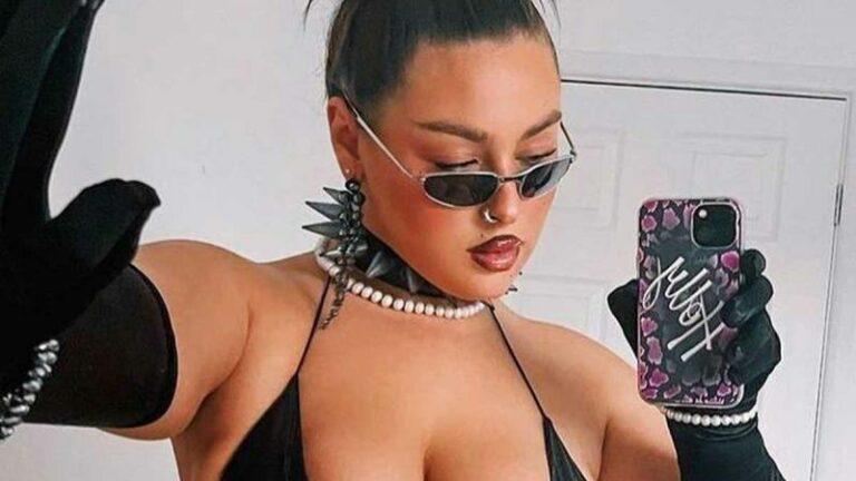 Plussize model overladen met complimenten na gewaagde bikinishoot: «Enorm sexy!» (foto)