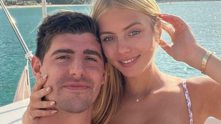 Thibaut Courtois deelt zomerse vakantiefoto met zijn vriendin en heeft liefdevolle boodschap voor haar