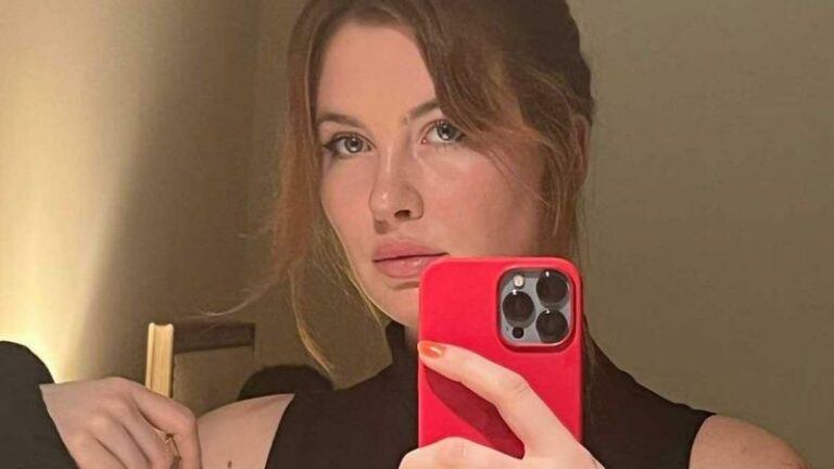 Dochter van Alec Baldwin poseert gewaagd in bad: «Adembenemende schoonheid!» (foto)