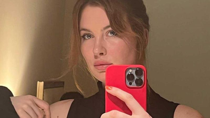 Dochter van Alec Baldwin poseert gewaagd in bad: «Adembenemende schoonheid!» (foto)